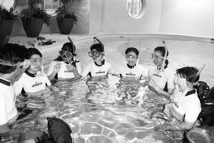 Scuba diving Students listening to an explanation A student at a scuba diving school listening to an explanation about scuba diving in the water. 1988 Scuba diving is now popular among young women. The boom in overseas travel and resorts has helped increase the number of divers to more than 200,000. At the Seibu Loft Diving Club in Shibuya Ward, Tokyo, July 5, 1988.
