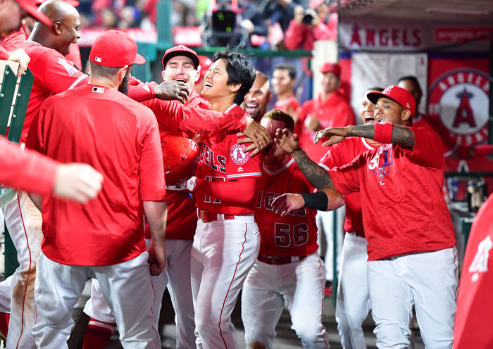 2018 MLB Otani hits first major league home run Angels vs. Indians, Angels 2nd and 3rd in the bottom of the 1st inning, Shohei Ohtani, who came back alive with a major home run, shows his best smile as he is congratulated by his teammates on the bench at Angel Stadium on April 3, 2018  photo date 20180403  photo location Angel Stadium