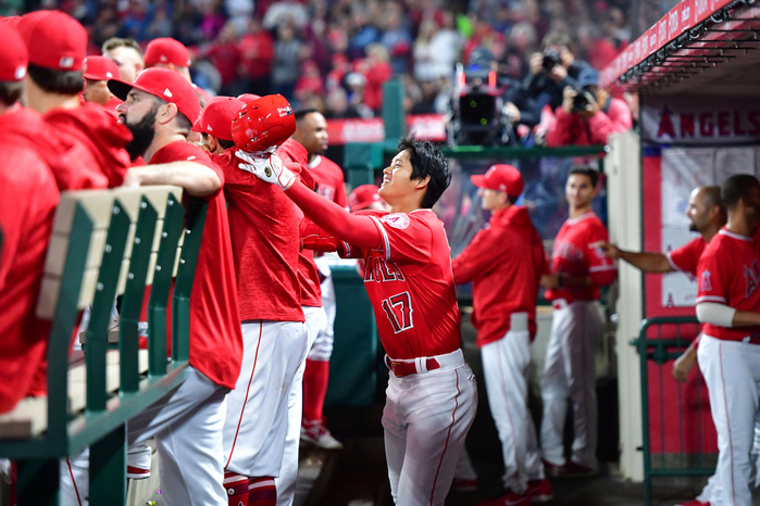 2018 MLB Otani hits first major league home run Angels vs. Indians, Angels number 2 and 3 in the bottom of the first inning, Shohei Ohtani returns to the bench after hitting his first three run homer in the majors, but is ignored by his teammates, April 3, 2018, Angel Stadium  photo date 20180403  photo location Angel Stadium