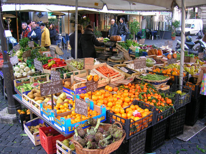 FRUIT AND VEGETABLE STALL, CAMPO DE FIORI MARKET, ROME, ITALY