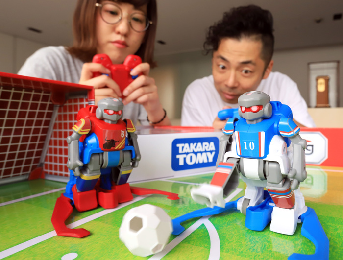 Soccer robots that can play against each other released by Takara Tomy April 12, 2018, Tokyo, Japan   Japan s toy maker Tomy displays the new remote controled toy robot for football game  SoccerBorg  at the company s headquarters in Tokyo on Thursday, April 12, 2018. SoccerBorg will go on sale on April 26 in Japan and will start to export from next month.    Photo by Yoshio Tsunoda AFLO  LWX  ytd 