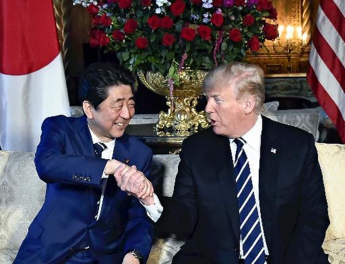 Prime Minister Abe visits the U.S. and meets with President Trump Prime Minister Shinzo Abe  left  and U.S. President Donald Trump shake hands at the beginning of a U.S. Japan summit meeting. In Palm Beach, Fla. photo taken April 17, 2018. The same month, on April 18, the evening edition of  Abductions Raised at U.S. North Korea Meeting, Trump Promises Prime Minister, Willing to  End War  in Korean War  was published.  The Japan U.S. summit meeting between Prime Minister Abe and U.S. President Trump took place at Trump s Mar a Lago villa. The two leaders confirmed their collaboration against North Korea, and Trump promised the Prime Minister to raise the issue of the Japanese abductions at the U.S. North Korea summit scheduled to be held. Trump made it clear that the U.S. and North Korea are discussing the issue at an extremely high level and expressed his willingness to  end  the Korean War, which has been in a state of truce.