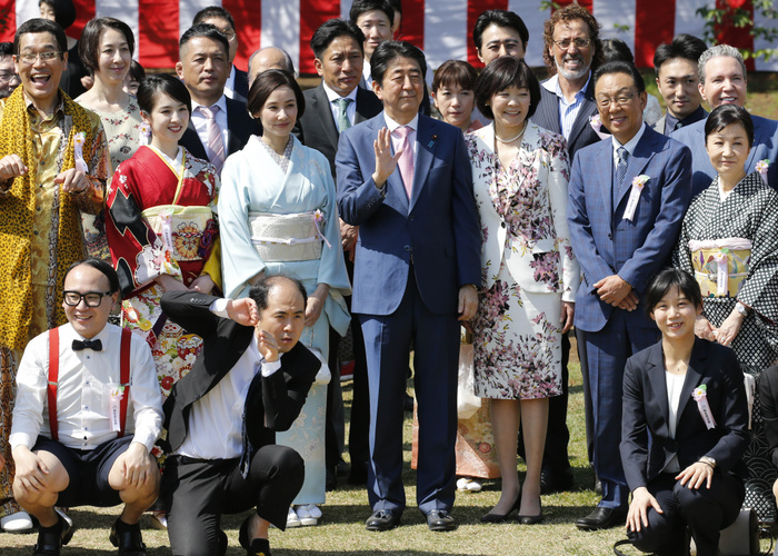 2018  Cherry Blossom Viewing Party  hosted by Prime Minister Abe Prime Minister Shinzo Abe and his wife Akie Abe pose for a commemorative photo with Yo Yo Yoshida, Tomio Umezawa, and others.  Cherry Blossom Viewing Party  held at Shinjuku Gyoen