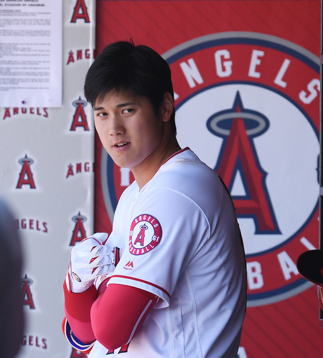 2018 MLB Otani first 4 in the majors Los Angeles Angels designated hitter Shohei Ohtani reacts in the dugout during the Major League Baseball game against the San Francisco Giants at Angel Stadium in Anaheim, California, United States, April 22, 2018.  Photo by AFLO 