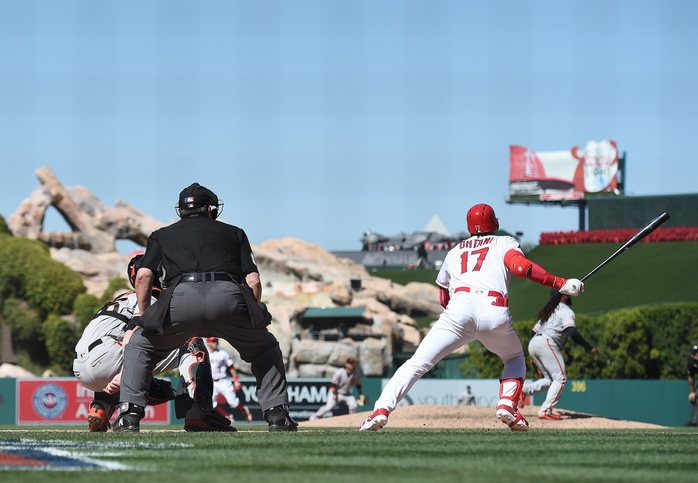 2018 MLB Ohtani first major league hit in the fourth, third at bat. Los Angeles Angels designated hitter Shohei Ohtani hits a single off San Francisco Giants starting pitcher Johnny Cueto in the sixth inning during the Major League Baseball game at Angel Stadium in Anaheim, California, United States, April 22, 2018.  Photo by AFLO 