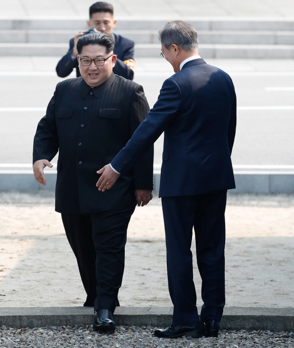 South Korean President Moon and North Korean leader Kim before their inter Korean summit at the Panmunjom in Paju Moon Jae In and Kim Jong Un, Apr 27, 2018 : South Korean President Moon Jae In greets North Korean leader Kim Jong Un crossing the concrete border before their inter Korean summit at the Panmunjom in the demilitarized zone  DMZ  separating the two Koreas in Paju, north of Seoul, South Korea. EDITORIAL USE ONLY  Photo by Inter Korean Summit Press Corps Pool via Lee Jae Won AFLO   SOUTH KOREA 
