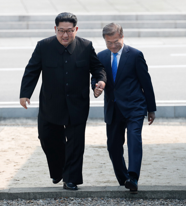 South Korean President Moon and North Korean leader Kim before their inter Korean summit at the Panmunjom in Paju Moon Jae In and Kim Jong Un, Apr 27, 2018 : South Korean President Moon Jae In and North Korean leader Kim Jong Un  L  cross the concrete border together before their inter Korean summit at the Panmunjom in the demilitarized zone  DMZ  separating the two Koreas in Paju, north of Seoul, South Korea. EDITORIAL USE ONLY  Photo by Inter Korean Summit Press Corps Pool via Lee Jae Won AFLO   SOUTH KOREA 