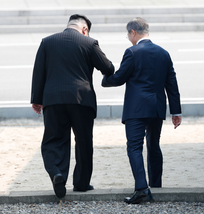 South Korean President Moon and North Korean leader Kim before their inter Korean summit at the Panmunjom in Paju Moon Jae In and Kim Jong Un, Apr 27, 2018 : South Korean President Moon Jae In and North Korean leader Kim Jong Un  L  cross the concrete border by request of Kim to talk on the North Korean side before their inter Korean summit at the Panmunjom in the demilitarized zone  DMZ  separating the two Koreas in Paju, north of Seoul, South Korea. EDITORIAL USE ONLY  Photo by Inter Korean Summit Press Corps Pool via Lee Jae Won AFLO   SOUTH KOREA 