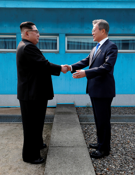 South Korean President Moon and North Korean leader Kim before their inter Korean summit at the Panmunjom in Paju Moon Jae In and Kim Jong Un, Apr 27, 2018 : South Korean President Moon Jae In greets North Korean leader Kim Jong Un  L  across the concrete border before their inter Korean summit at the Panmunjom in the demilitarized zone  DMZ  separating the two Koreas in Paju, north of Seoul, South Korea. EDITORIAL USE ONLY  Photo by Inter Korean Summit Press Corps Pool via Lee Jae Won AFLO   SOUTH KOREA 