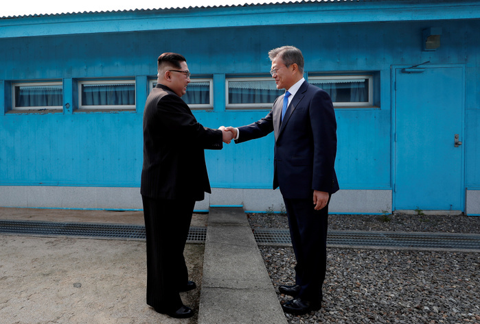 South Korean President Moon and North Korean leader Kim before their inter Korean summit at the Panmunjom in Paju Moon Jae In and Kim Jong Un, Apr 27, 2018 : South Korean President Moon Jae In greets North Korean leader Kim Jong Un  L  across the concrete border before their inter Korean summit at the Panmunjom in the demilitarized zone  DMZ  separating the two Koreas in Paju, north of Seoul, South Korea. EDITORIAL USE ONLY  Photo by Inter Korean Summit Press Corps Pool via Lee Jae Won AFLO   SOUTH KOREA 