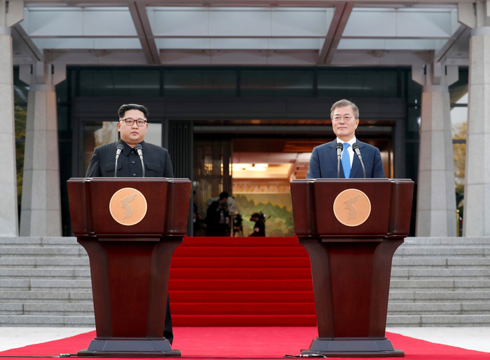 South Korean President Moon and North Korean leader Kim during their inter Korean summit at the Panmunjom in Paju Moon Jae In and Kim Jong Un, Apr 27, 2018 : South Korean President Moon Jae In and North Korean leader Kim Jong Un  L  read  Panmunjom Declaration , a joint declaration agreed after their historic summit at the Panmunjom in the Demilitarized Zone  DMZ  separating the two Koreas in Paju, north of Seoul, South Korea. EDITORIAL USE ONLY  Photo by Inter Korean Summit Press Corps Pool via Lee Jae Won AFLO   SOUTH KOREA 