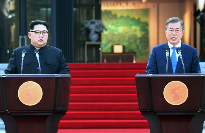 South Korean President Moon and North Korean leader Kim during their inter Korean summit at the Panmunjom in Paju Moon Jae In and Kim Jong Un, Apr 27, 2018 : South Korean President Moon Jae In and North Korean leader Kim Jong Un  L  read  Panmunjom Declaration , a joint declaration agreed after their historic summit at the Panmunjom in the Demilitarized Zone  DMZ  separating the two Koreas in Paju, north of Seoul, South Korea. The historic summit ended with calls for the complete denuclearization of the Korean Peninsula and an immediate halt to all hostile acts, local media reported. EDITORIAL USE ONLY  Photo by Inter Korean Summit Press Corps Pool via Lee Jae Won AFLO   SOUTH KOREA 