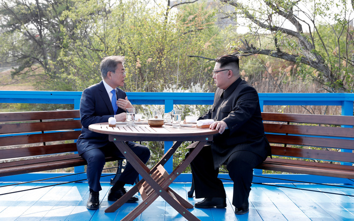 South Korean President Moon and North Korean leader Kim during their inter Korean summit at the Panmunjom in Paju Moon Jae In and Kim Jong Un, Apr 27, 2018 : South Korean President Moon Jae In and North Korean leader Kim Jong Un  R  talk while taking a stroll on the Foot Bridge at the Panmunjom in the Demilitarized Zone  DMZ  separating the two Koreas in Paju, north of Seoul, South Korea. The historic inter Korean summit ended on Friday with calls for the complete denuclearization of the Korean Peninsula and an immediate halt to all hostile acts, local media reported. EDITORIAL USE ONLY  Photo by Inter Korean Summit Press Corps Pool via Lee Jae Won AFLO   SOUTH KOREA 