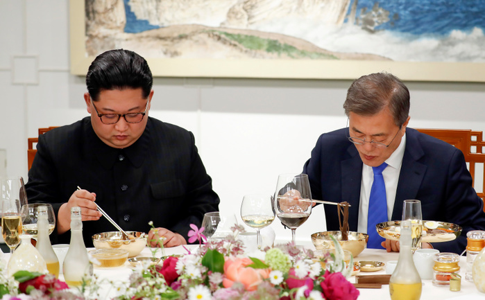 North Korean leader Kim Jong Un and South Korean President Moon Jae In during their historic inter Korean summit at the Panmunjom in Paju Moon Jae In and Kim Jong Un, Apr 27, 2018 : South Korean President Moon Jae In  R  and North Korean leader Kim Jong Un have cold noodles or Naengmyeon from Okryugwan, a famous restaurant in Pyongyang, during a banquet after the historic inter Korean summit at the Peace House of the Panmunjom in the Demilitarized Zone  DMZ  separating the two Koreas in Paju, north of Seoul, South Korea. The historic summit ended on April 27 with calls for the complete denuclearization of the Korean Peninsula and an immediate halt to all hostile acts, local media reported. EDITORIAL USE ONLY  Photo by Inter Korean Summit Press Corps Pool via Lee Jae Won AFLO   SOUTH KOREA 