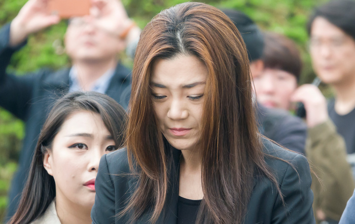 Cho Hyun Min, a senior executive at Korean Air Lines appears to be questioned at a police station in Seoul Cho Hyun Min, May 1, 2018 : Cho Hyun Min, a senior executive at Korean Air Lines and the second daughter of its chairman Cho Yang Ho who is also chairman of Hanjin Group, appears to be questioned at Gangseo police station in Seoul, South Korea. Cho Hyun Min is accused of throwing water in the face of an ad agency manager during a meeting in March. Cho Yang Ho offered a public apology due to mounting public outrage over his daughter Cho Hyun Min who is the younger sister of Cho Hyun Ah, who gained global notoriety for the  nut rage  incident in 2014. Cho Hyun Ah forced a plane back to the boarding gate at New York s John F. Kennedy International Airport because she was upset with the way her nuts were served. South Korea s customs office has been investigating allegations that family members of Hanjin Group Chairman Cho have smuggled luxury goods into the country without properly paying duties, local media reporetd.  Photo by Lee Jae Won AFLO   SOUTH KOREA 