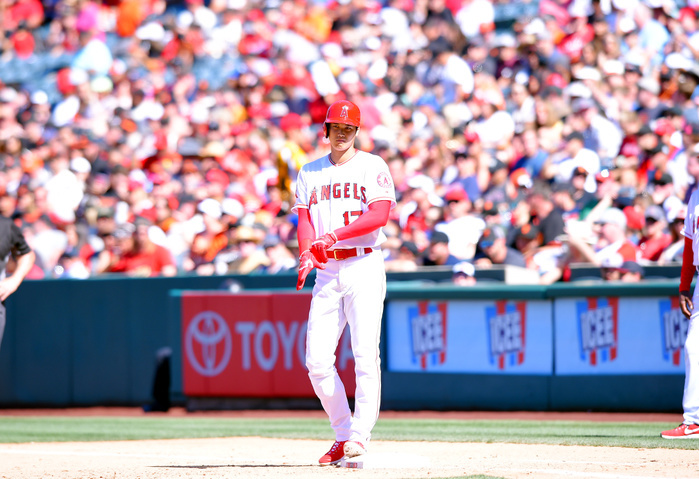 2018 MLB Los Angeles Angels designated hitter Shohei Ohtani stands on first base after hitting a single in the sixth inning during the Major League Baseball game against the San Francisco Giants at Angel Stadium in Anaheim, California, United States, April 22, 2018.  Photo by AFLO 