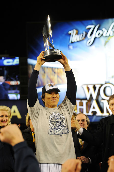 2009 MLB World Series Game 6 Yankees win 27th World Series Matsui becomes first Japanese player to win MVP Hideki Matsui  Yankees , NOVEMBER 4, 2009   MLB : New York Yankees Hideki Matsui holds the most valuable player  MVP  trophy after the Yankees defeated the Philadelphia Phillies in Game 6 to win the 2009 Major League Baseball World Series at New Yankee Stadium in the Bronx, NY, USA. 0672 