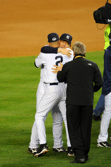 2009 MLB World Series Game 6 Yankees win 27th World Series Hideki Matsui, Derek Jeter  Yankees , NOVEMBER 4, 2009   MLB : New York Yankees Hideki Matsui celebrates with his teammate Derek Jeter   2  after the Yankees defeated the Philadelphia Phillies in Game 6 to win the 2009 Major League Baseball World Series at New Yankee Stadium in the Bronx, NY, USA. by AFLO   0672 .