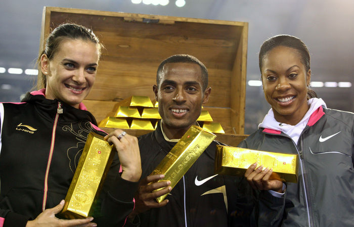 Golden League Final Round Awards Ceremony .  L R  Yelena Isinbaeva  RUS , Kenenisa Bekele  ETH , Sanya Richards  USA , SEPTEMBER 4, 2009   Athletics : Yelena Isinbaeva  pole vault  of Russia, Kenenisa Bekele  5,000m  of Ethiopia and Sanya Richards  800m  of USA pose with the cheques they received for their share of the Golden League Jackpot during the IAAF Golden League Memorial Van Damme meet at the King Baudouin Stadium in Brussels, Belgium.  Photo by AFLO   0894 