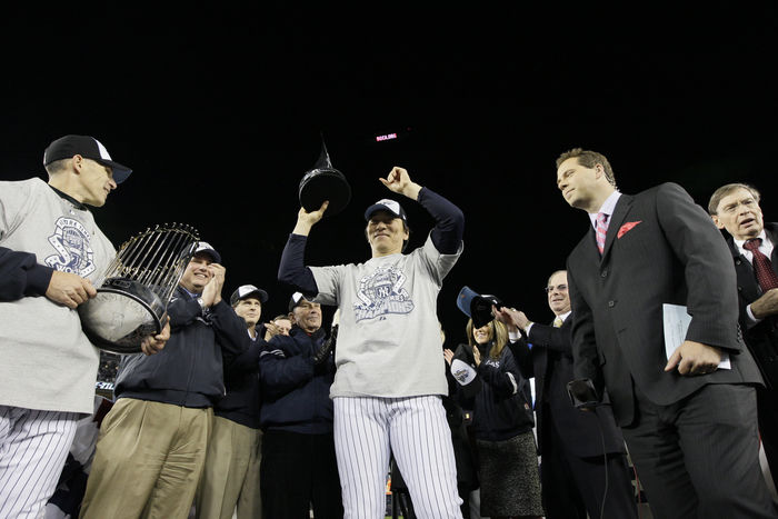 2009 MLB World Series Game 6 Yankees win 27th World Series Matsui becomes first Japanese player to win MVP Joe Girardi, Hideki Matsui  Yankees , NOVEMBER 4, 2009   MLB : Hideki Matsui  R  of the New York Yankees holds the most valuable player  MVP  trophy as manager Joe Girardi  L  holds the World Series trophy after the Yankees defeated the Philadelphia Phillies at New Yankee Stadium in the Bronx, NY, USA. Photo AFLO   0903   JAPANESE NEWSPAPER OUT 