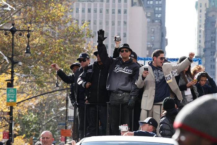 Yankees victory parade  Alex Rodriguez  Yankees , NOVEMBER 6, 2009   MLB : Alex Rodriguez of the New York Yankees parades in huge crowd of Broadway during the World Series victory The Yankees defeated the Philadelphia Phillies in the 2009 Major League Baseball World Series. 0903   JAPANESE NEWSPAPER OUT 