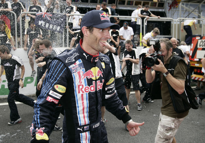 Brazilian GP   Webber s 2nd win of the season Mark Webber  Red Bull , OCTOBER 18, 2009   F1 : Mark Webber of Australia and Red Bull Racing celebrates after winning the Brazilian Formula One Grand Prix at the Interlagos Circuit in Sao Paulo, Brazil.  Photo by AFLO   0906      Local Caption         www.hoch zwei.net     copyright: HOCH ZWEI   Juergen Tap    