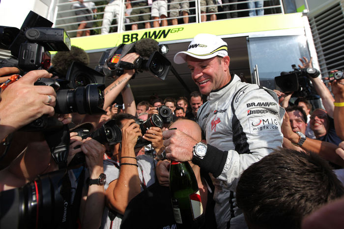 Barrichello wins the Italian GP . Rubens Barrichello  Brawn GP , SEPTEMBER 13, 2009   F1 : Rubens Barrichello of Brazil and Brawn GP celebrates with team mate in the paddock after winning the Italian Formula One Grand Prix at the Autodromo Nazionale di Monza in Monza, Italy.  Photo by AFLO   0906       Local Caption         www.hoch zwei.net     copyright: HOCH ZWEI   Michael Kunkel    