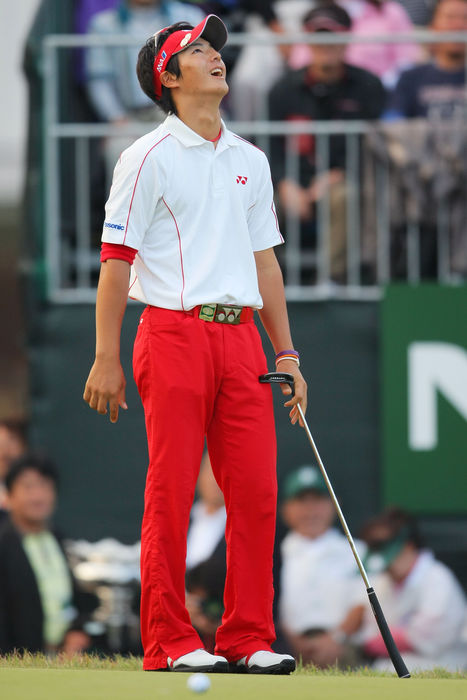 Japan Open Playoffs  Ryo Ishikawa, OCTOBER 18  JPN , 2009   Golf : Ryo Ishikawa reacts to miss his birdie putt on the second playoff hole  18th hole  following the final round of the Japan Open Golf Championship 2009 at Masashi Country Club, Saitama, Japan.  Photo by AFLO SPORT   1090 .