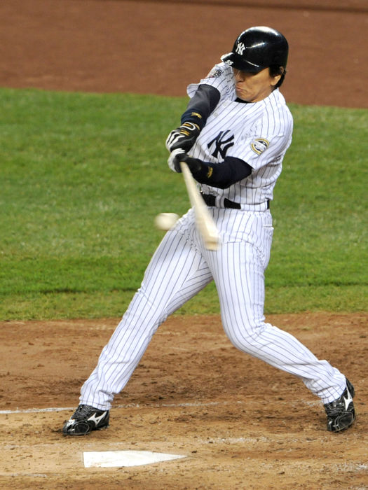 2009 MLB World Series Game 6 Hideki Matsui  Yankees , NOVEMBER 4, 2009   MLB : Hideki Matsui of the New York Yankees hits a two RBI single in the bottom of the third inning of Game Six of the 2009 MLB World Series against the Philadelphia Phillies at New Yankee Stadium in the Bronx, NY, USA.  Photo by AFLO   2324 .