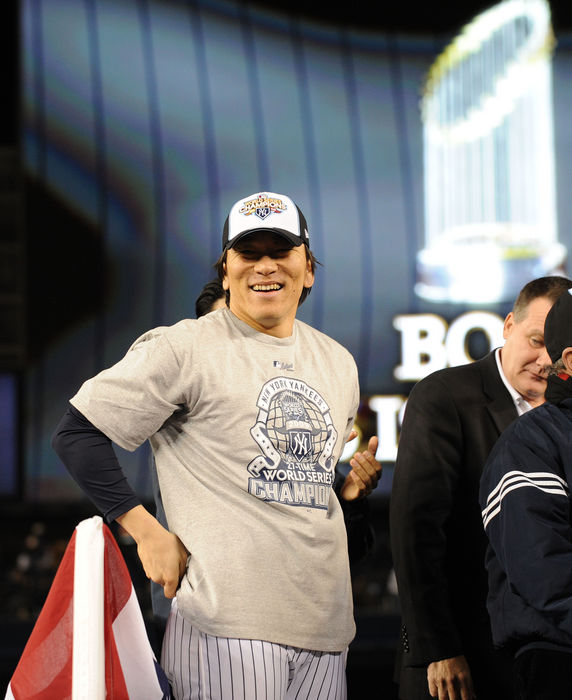 2009 MLB World Series Game 6 Yankees win 27th World Series Matsui becomes first Japanese player to win MVP Hideki Matsui  Yankees , NOVEMBER 4, 2009   MLB : World Series MVP Hideki Matsui of the New York Yankees celebrates after their 7 3 win against the Philadelphia Phillies in Game 6 of the 2009 MLB World Series at New Yankee Stadium in the Bronx, NY, USA.  Photo by AFLO   2324 .