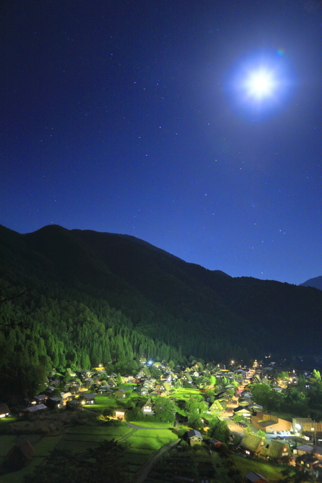 Shirakawa go at night, Gifu Prefecture Moonlight is the name of the lighting