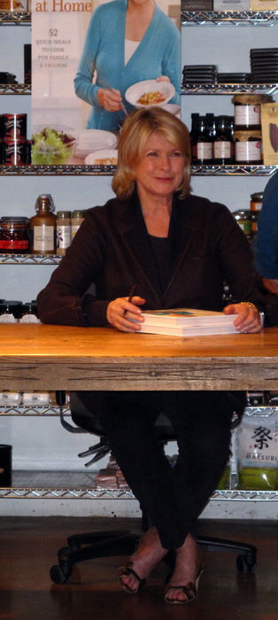 Martha Stewart, Oct 19, 2009 : Martha Stewart signs her new book, MARTHA STEWART'S DINNER AT HOME: 52 QUICK MEALS TO COOK FOR FAMILY AND FRIENDS. Sur La Table Store. The Grove Market. West Hollywood, CA, USA. Monday, October 19, 2009. (Photo by Celebrity Vibe/AFLO) [2361]