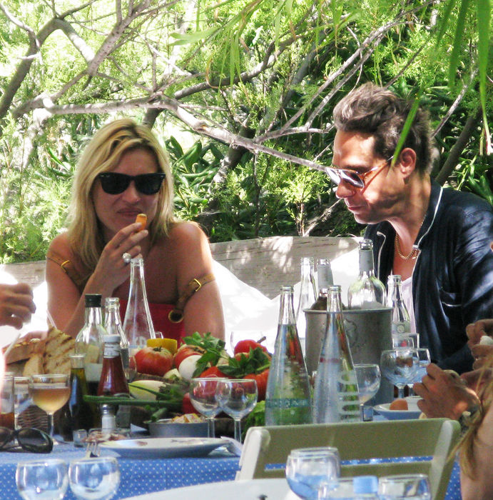 Kate Moss and Jamie Hince, Aug 04, 2009 : Club 55 Beach. St Tropez, France. Tuesday, August 04, 2009.(Photo by Celebrity Vibe/AFLO) [2361]