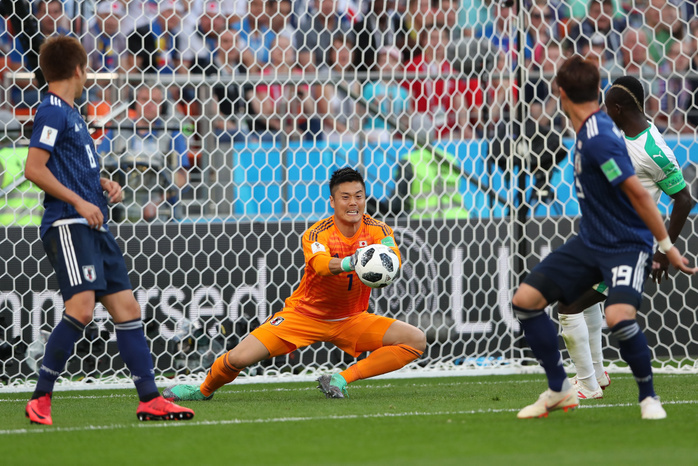 2018 FIFA World Cup Mane scores first goal from Kawashima s punch Eiji Kawashima  JPN  fails to punch the ball away leading to Senegal s opening goal scored by Sadio Mane, right, during the FIFA World Cup Russia 2018 Group H match between Japan 2 2 Senegal at Ekaterinburg Arena in Ekaterinburg, Russia, June 24, 2018.  Photo by Kenichi Arai AFLO 