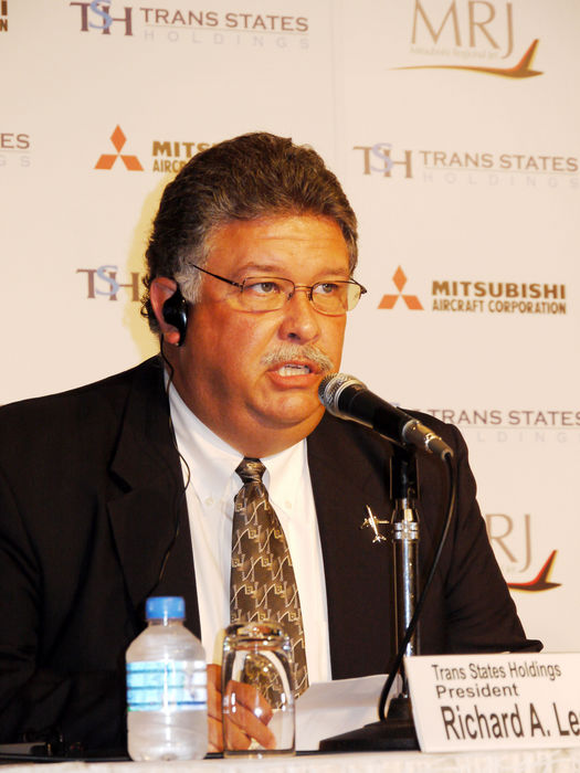Japanese Passenger Plane  MRJ . Large orders from U.S. airlines TSH and Mitsubishi Aircraft announce that TSH ordered 100 Mitsubishi Regional Jet  MRJ    Tokyo Japan, October 2, 2009   Richard Leach, president of US regional air carrier Trans States Holdings  TSH , speaks at press conference in Tokyo, Japan, on Friday October 2, 2009. TSH and Mitsubishi Aircraft announce that TSH ordered 100 Mitsubishi Regional Jet  MRJ  aircrafts.  Photo by Koichi Mitsui AFLO   3101 .