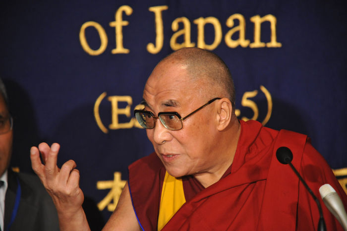 The Dalai Lama visits Japan Lecture at the Foreign Correspondents  Club of Japan  October 31, 2009, Tokyo, Japan   Dalai Lama, exiled tibetan spiritual leader, gestures as he speaks at Tokyo  39 s Foreign Correspondents  39  Club of Japan, October 31, 2009.  Photo by Natsuki Sakai AFLO   3615   tm 