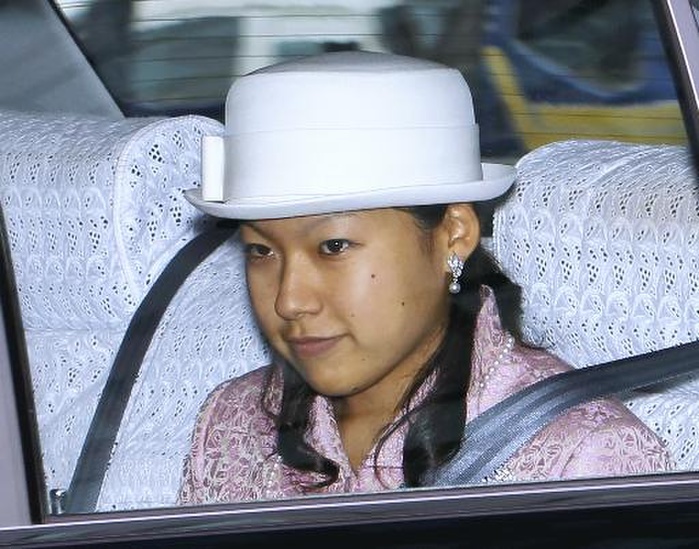 Princess Ayako, the third daughter of the Takamado family, enters the Imperial Palace. Princess Ayako, the third daughter of the Takamado family, enters the Imperial Palace. This month, Princess Ayako, the third daughter of the Takamado family, celebrated her 20th birthday and will take part in the activities of the Imperial Family as an  adult member of the Imperial Family. In the Imperial Family, the age at which a person is considered to have reached the age of majority and the way in which they are celebrated differ depending on their position. At Hanzomon Gate in the Imperial Palace, photographed on September 15, 2010.