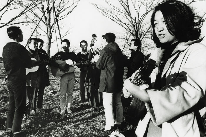 Folk Boom  Taken in 1966  Coming of the Folk Era,1966: Folk songs about anti war and peace captured the hearts of young people.  Photo by Yoshitaka Nakatani AFLO   0780 .