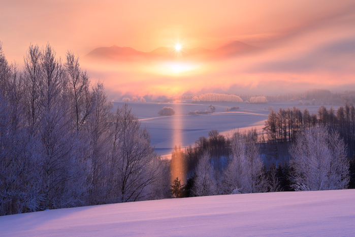 Hokkaido: sunrise and sun pillar