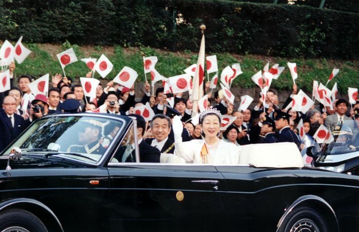Rite of Accession  Ceremony of Congratulatory Procession  November 12, 1990  Their Majesties the Emperor and Empress waving to the people from a convertible at the coronation parade  November 12, 1990   Date of Photography 19901112  Date of Photography   Location Tokyo