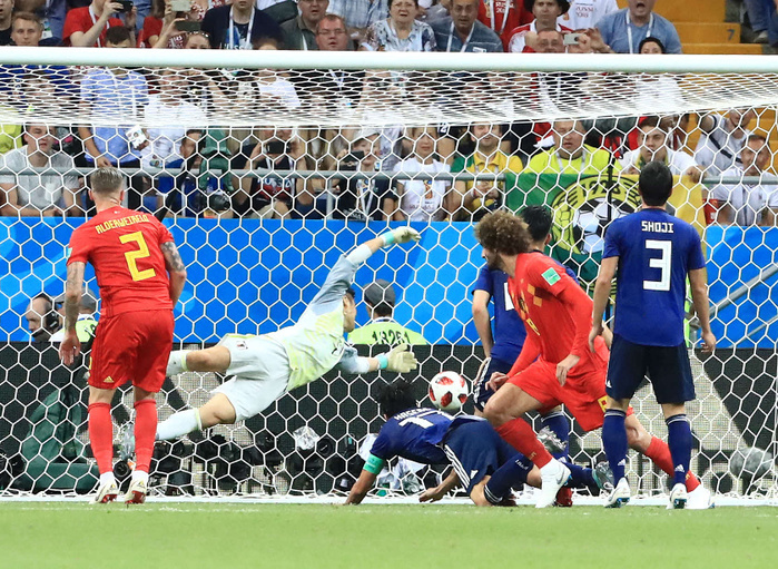 2018 FIFA World Cup Final Tournament First Round   Belgium Goals to Tie Goalkeeper Eiji Kawashima fails to save a header by Marouane Fellaini  second from right  to equalize in the second half between Japan and Belgium, July 2, 2018  photo date 20180702  photo location Rostov Arena, Russia