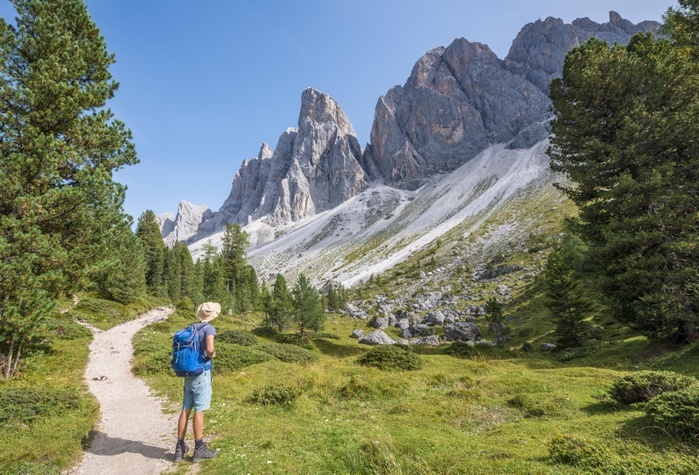 Hikers on the hiking trail to the Geisler Alm, Villnösstal valley below the Geisler peaks, behind the Geisler group, Sass Rigais, Dolomites, South Tyrol, Italy, Europe