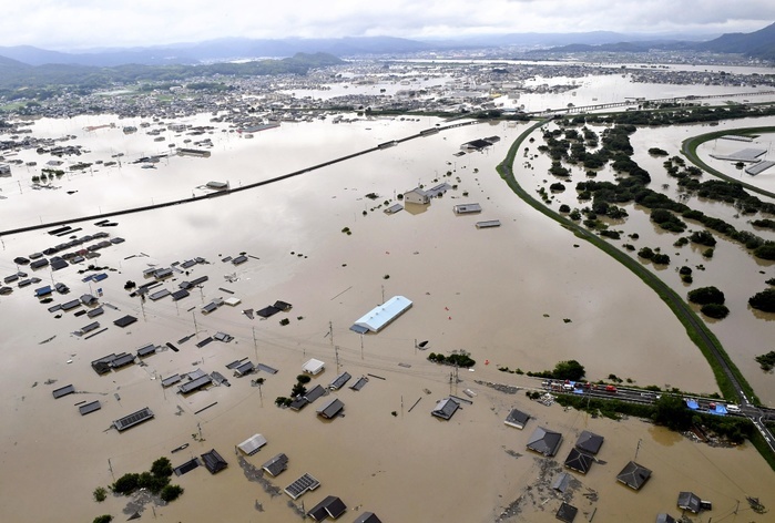 Record rainfall in western Japan Mabi cho was flooded  photo by Tetsuya Kikumasa at 0:33 p.m. on July 7, from the Kurashiki City, Okayama Prefecture, from the Kurashiki City Head Office helicopter . Mabi cho was severely flooded after a levee broke.  Photo taken by Tetsuya Kikumasa at 0:33 p.m. on July 7 in Kurashiki City, Okayama Prefecture, from a Honsha helicopter.