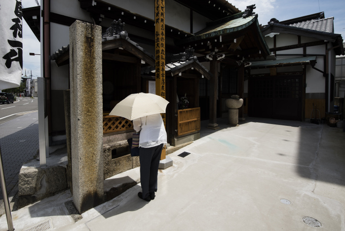 High Temperatures in Japan JULY 11, 2018   A woman uses a parasol to block the sun while praying at a temple in Nagoya, Aichi Prefecture, Japan. The Japan Meteorological Agency issued an extreme high temperature forecast for the area, with daytime temperatures exceeding 35 degree Celsius  95 degrees Fahrenheit .  Photo by Ben Weller AFLO   JAPAN   UHU 
