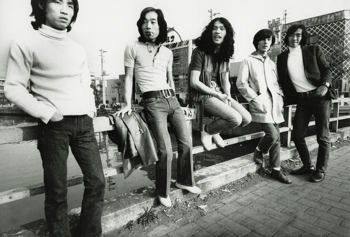 Jeans in fashion  early 1970s  Young people wearing jeans, early 1970s  Photo by Yoshitaka Nakatani AFLO   0780 .