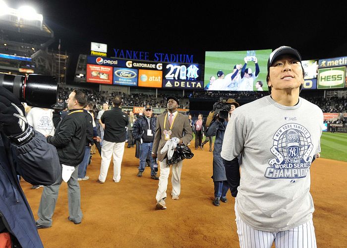 2009 MLB World Series Game 6 Yankees win 27th World Series Matsui becomes first Japanese player to win MVP Hideki Matsui  Yankees , NOVEMBER 4, 2009   MLB : Hideki Matsui of the New York Yankees celebrates on the field after their 7 3 win against the Philadelphia Phillies in Game Six of the 2009 MLB World Series at Yankee Stadium on November 4, 2009 in the Bronx, NY, USA.  Photo by AFLO   0559 .