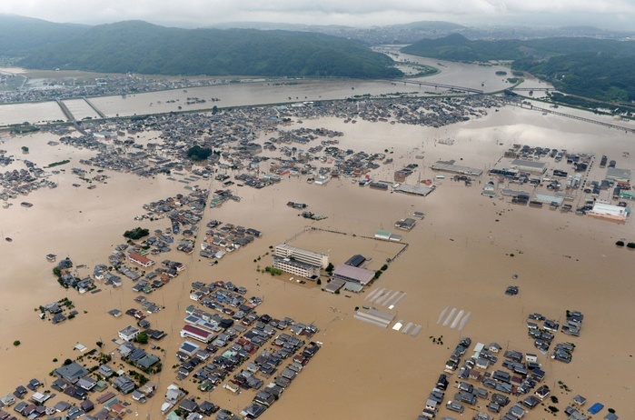Mabi cho district covered by water due to the collapse of the Oda River, aerial view, Kurashiki, Okayama, Japan Mabi cho district covered by water after the Oda River burst its banks. In the back is the Takahashi River, photographed by Nobushi Kako from a Head Office helicopter on July 7, 2018 in Kurashiki, Okayama Prefecture.
