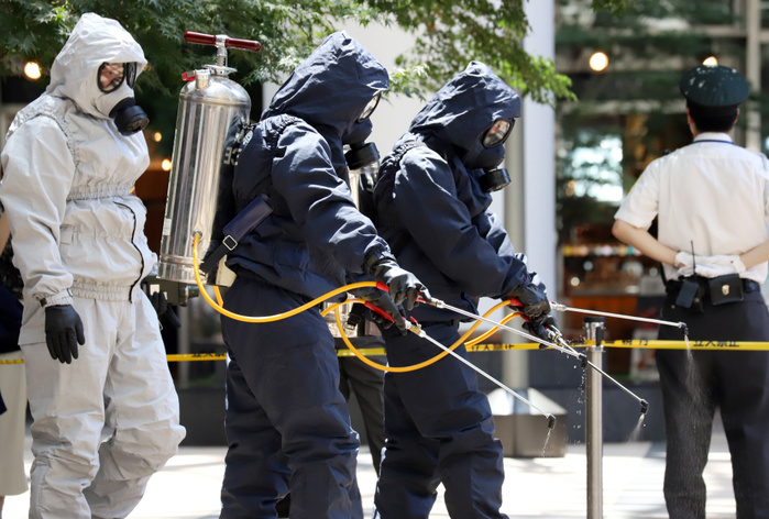Anti Terrorism Drill at Tokyo Midtown July 20, 2018, Tokyo, Japan   Police officers in anti chemical suits discontaminate as a terrorist scattered chemical weapon on the floor during an anti terrorism exercise at the Tokyo Midtown office and shopping complex in Tokyo, on Friday, July 20, 2018. Office workers, shop employees and police officers participated the drill ahead of the 2020 Tokyo Olympic Games.       Photo by Yoshio Tsunoda AFLO  LWX  ytd