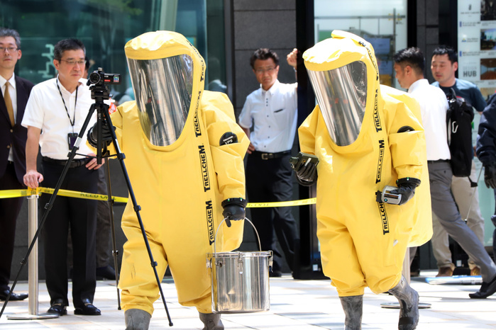 Anti Terrorism Drill at Tokyo Midtown July 20, 2018, Tokyo, Japan   Police officers in anti NBC suits operate as a terrorist scattered chemical weapon on the floor during an anti terrorism exercise at the Tokyo Midtown office and shopping complex in Tokyo, on Friday, July 20, 2018. Office workers, shop employees and police officers participated the drill ahead of the 2020 Tokyo Olympic Games.       Photo by Yoshio Tsunoda AFLO  LWX  ytd