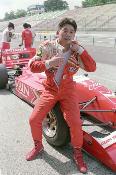 Ukyo Katayama car racer at Sugo Athletic Sports Land, Miyagi Prefecture   1991 Born in Tokyo in 1963, he is 28 years old, graduated from Nihon University San High School in 1956, made his professional debut in 1958 in the FJ1600, went to France in 1960, and participated in the Le Mans 24 hour race in 1963. In 1991, he won the opening round of the All Japan F3000 Championship for the first time. The red formula car took the checkered flag. In March of this year, the best race in Japan, the opening round of the All Japan F3000 Championship. He thrust his right hand high in front of the goal for his first win in his fourth year of competition  photo taken on June 27, 1991.